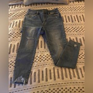 Distressed stretch denim jeans